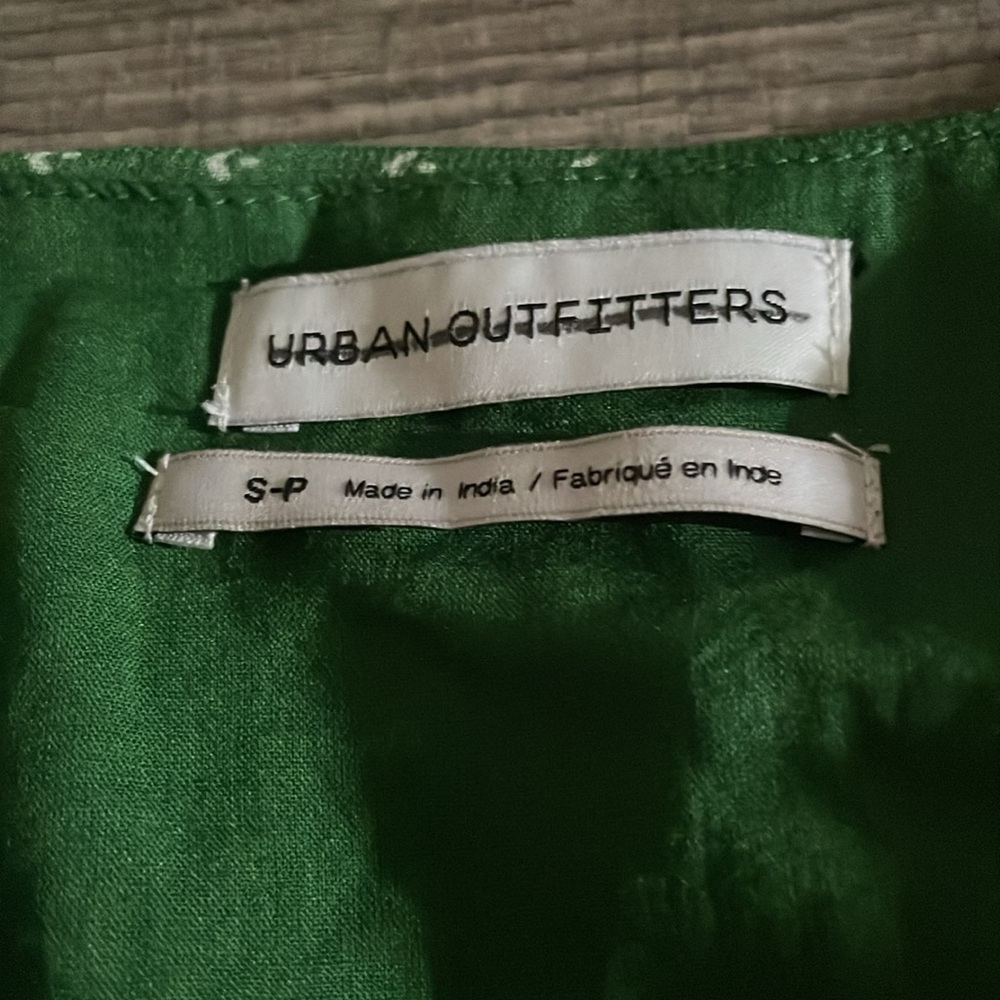 Urban Outfitters Elegant Green Wrap Pattern Dress - Picture 8 of 9